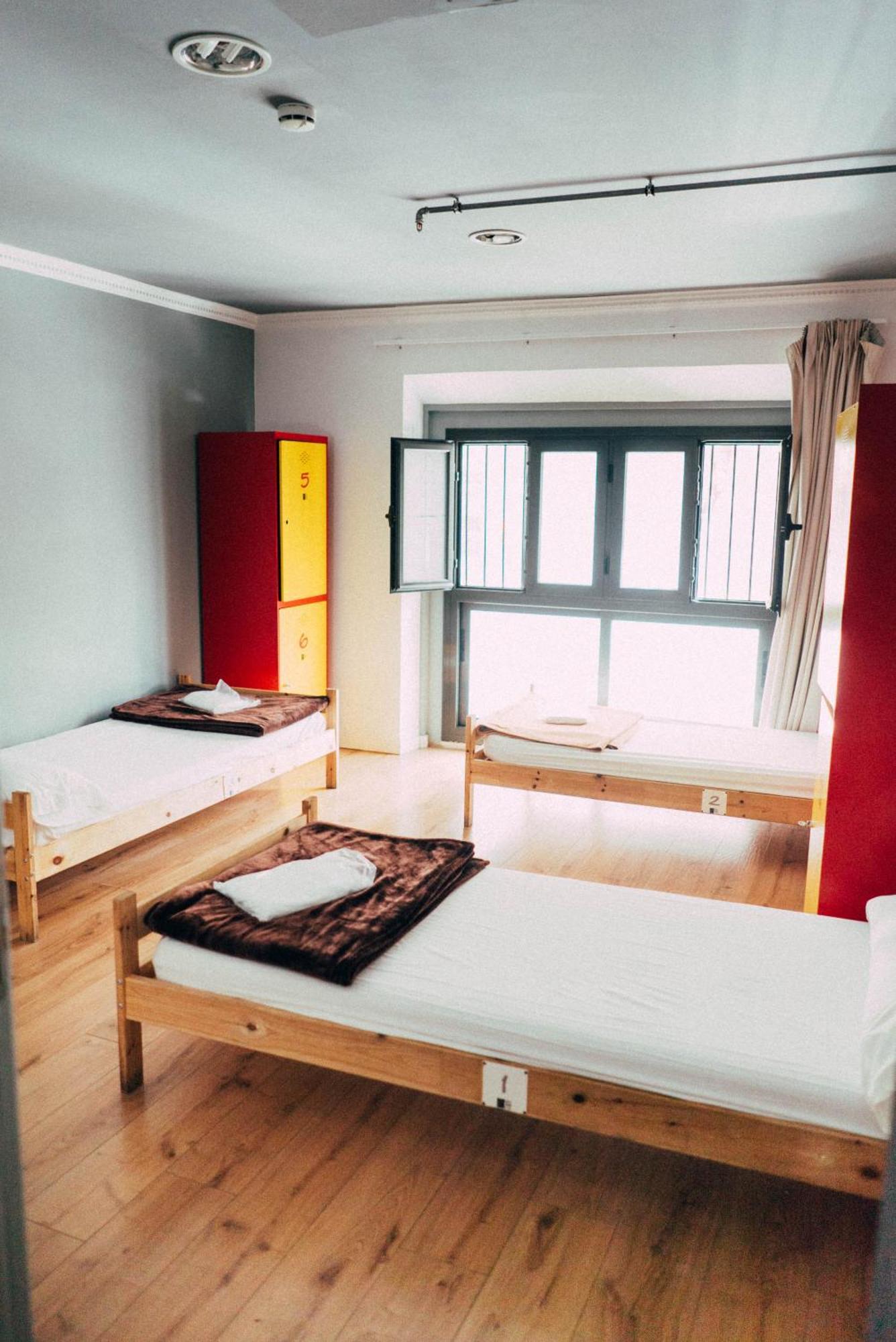 Black Swan Hostel Barcelona Ngoại thất bức ảnh