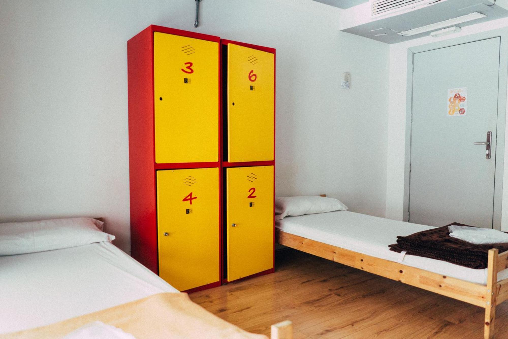 Black Swan Hostel Barcelona Ngoại thất bức ảnh