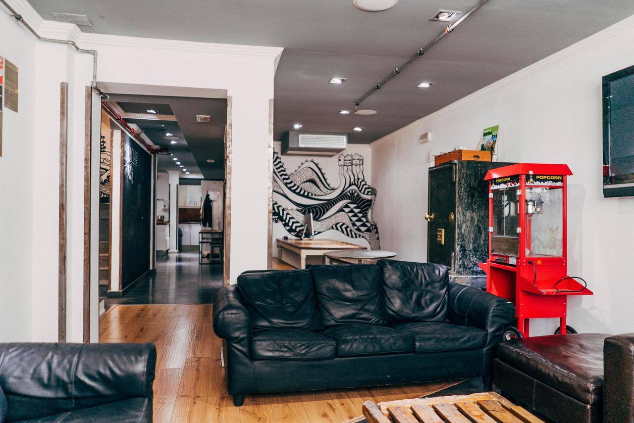 Black Swan Hostel Barcelona Ngoại thất bức ảnh